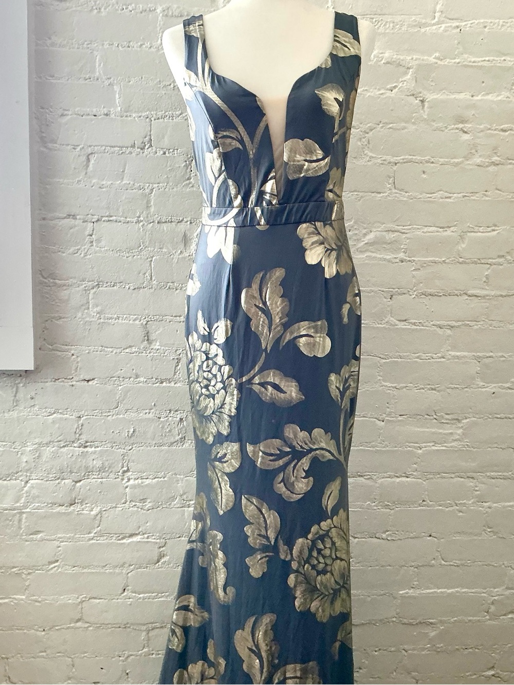 Xtaren Long Formal Maxi Dress Sleeveless Gold Foiled Flowers Cocktail Elegant L